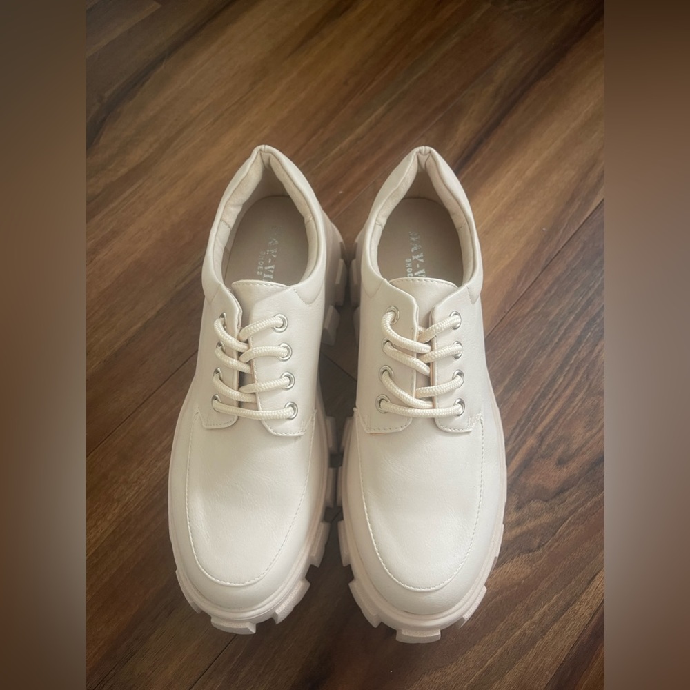 NWOT -Faux Leather Lace Up Chunky Sole Brogues (loafer)